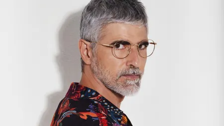 Com Reynaldo Gianecchini, Ótica Chilli Beans aposta em óculos de grau