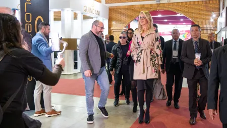 Ana Hickmann agita a XXXII Ajorsul Fair Mercoóptica