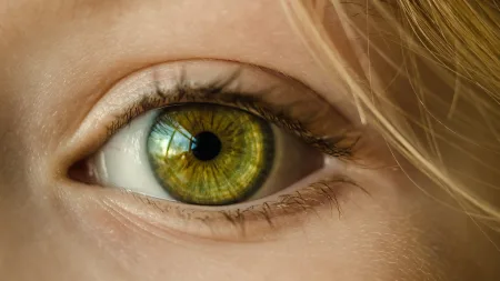 Miopia populariza uso de lentes de contato entre jovens