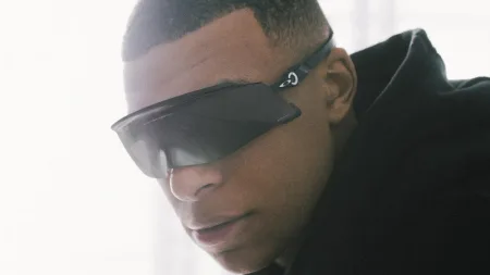 Kylian Mbappé une-se à equipe Oakley