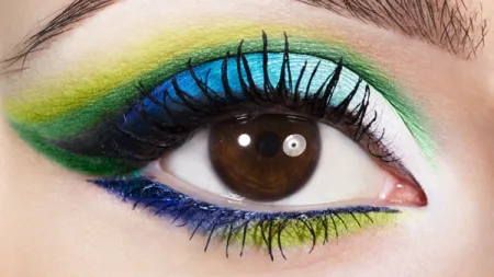 Maquiagem pode causar alergias e infecções nos olhos
