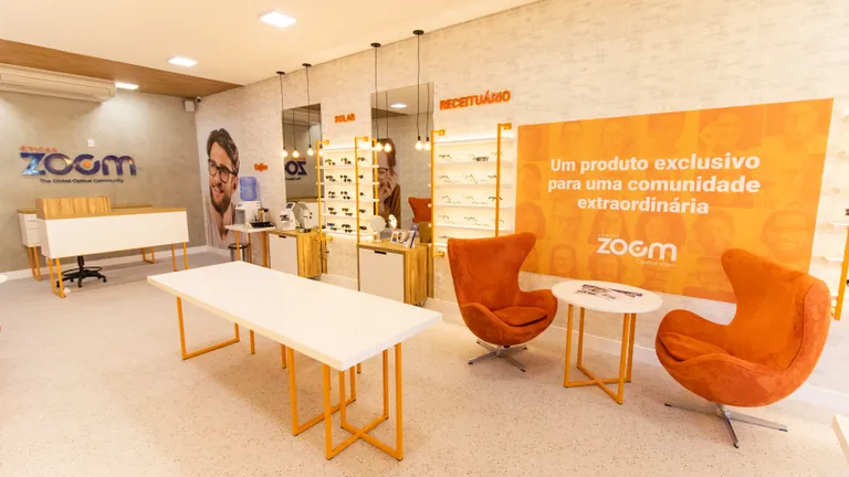 Óticas Zoom encerra 2023 com resultados positivos.