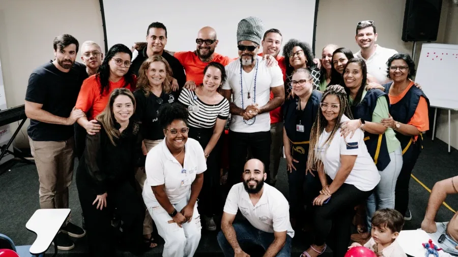 Fuel expande fronteiras e leva Four Smile para Bahia junto com Carlinhos Brown