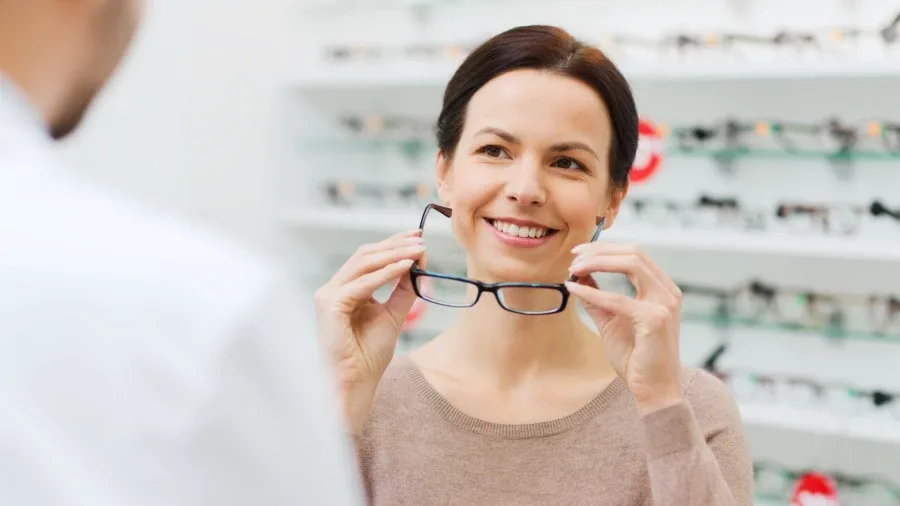 Saiba como escolher as lentes certas para seus óculos